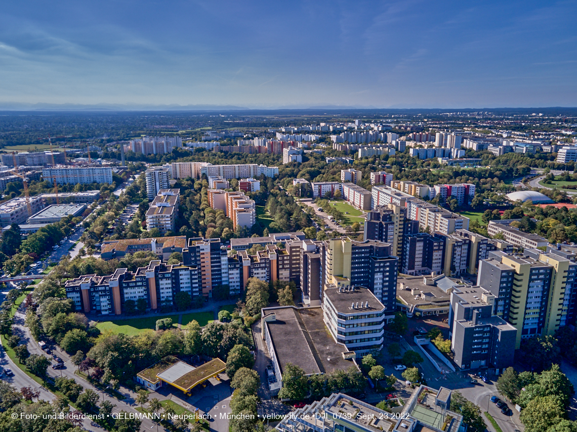 23.09.2022 - Karl-Marx-Ring 53-53c und Studentenwohnheim und Marx-Zentrum in Neuperlach